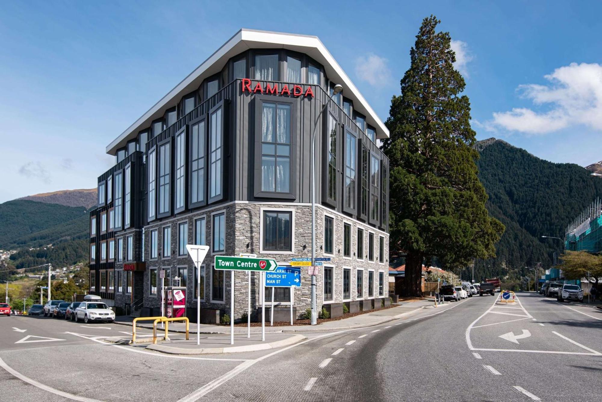 Ramada By Wyndham Queenstown Central Εξωτερικό φωτογραφία